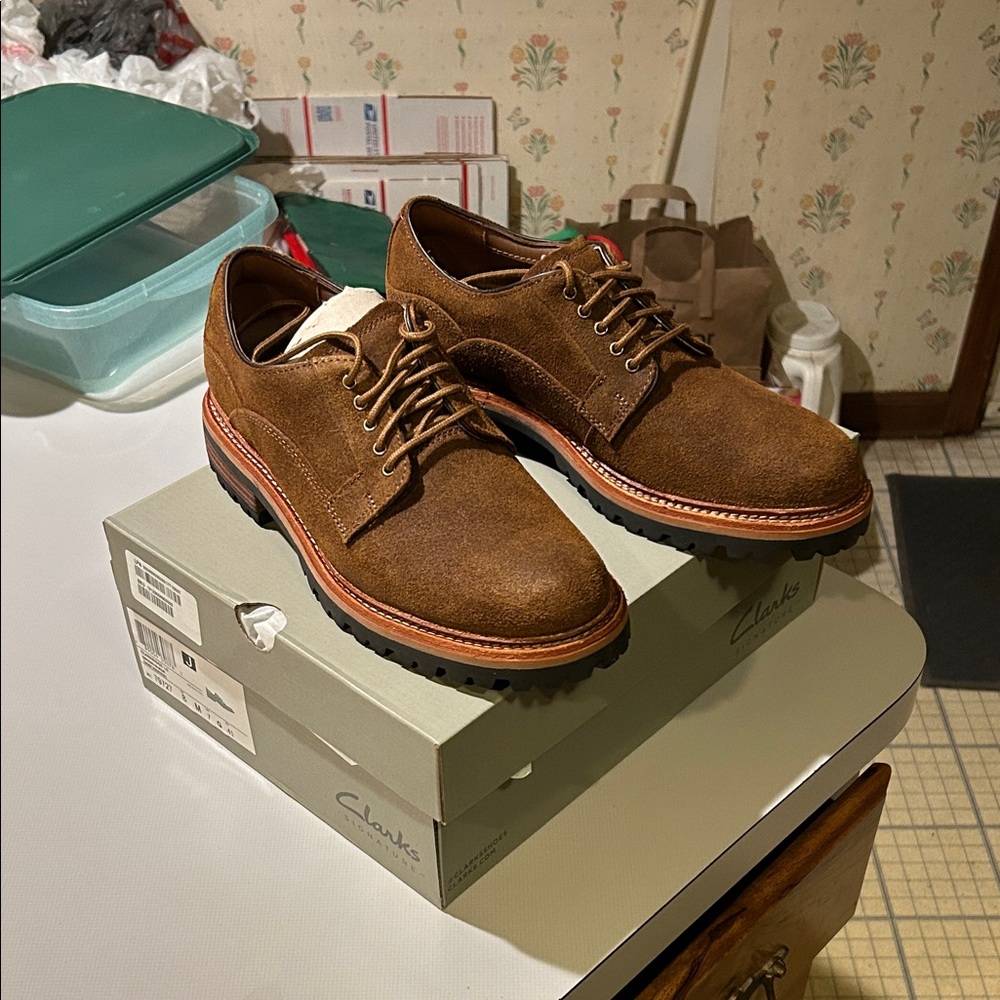 Clarks Men's Suede Brown Oxfords size 8 mens